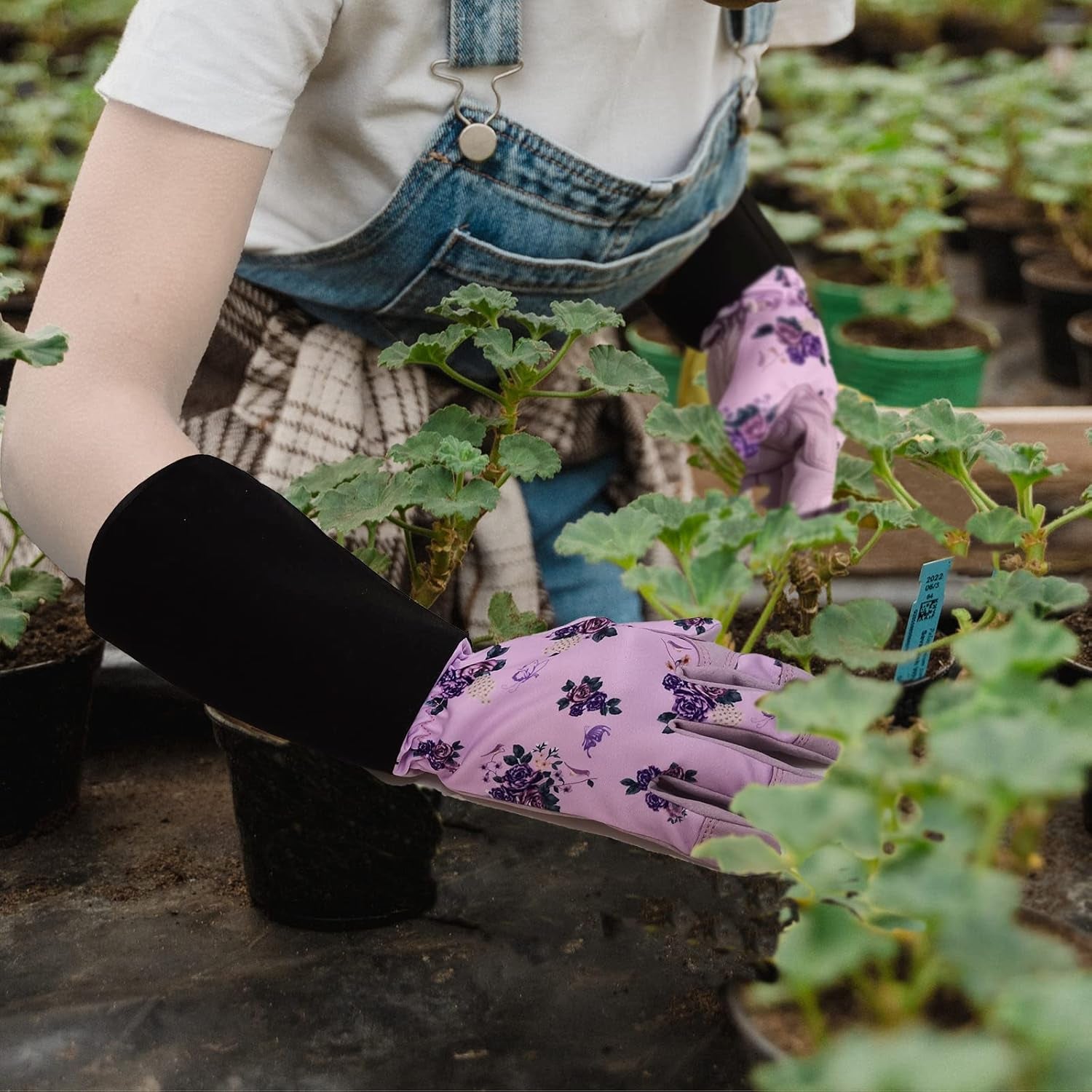 Women's Medium Purple Leather Gardening Gloves, Protective and Flexible
